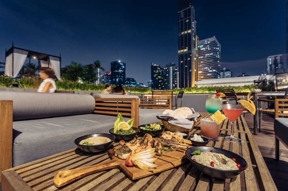Mövenpick Hotel Sukhumvit 15 Bangkok — Restaurant & bars in Bangkok, Bangkok