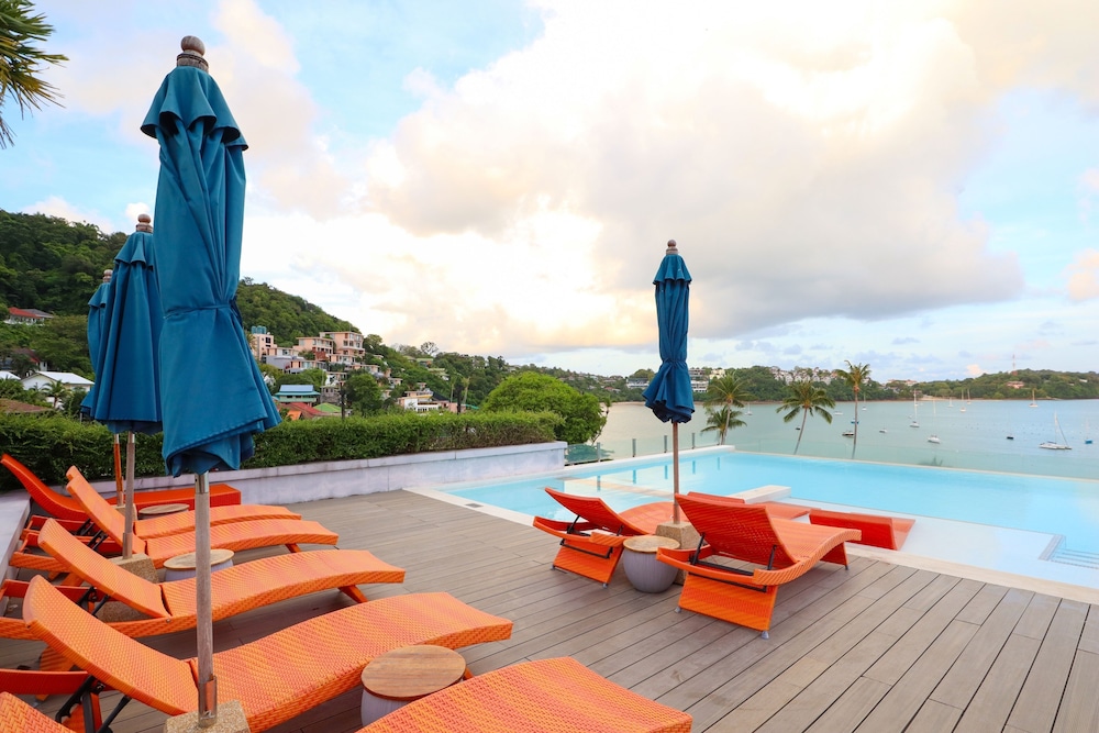 Bandara Beach Resort, Phuket — Pool in Ko Lon, Phuket Province