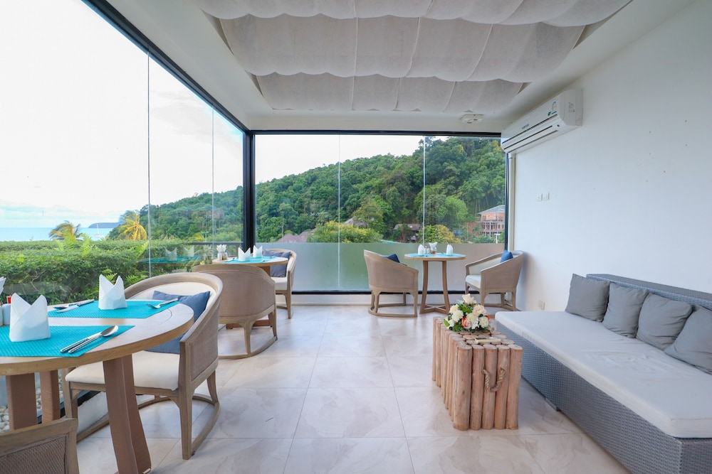 Bandara Beach Resort, Phuket — Restaurant in Ko Lon, Phuket Province