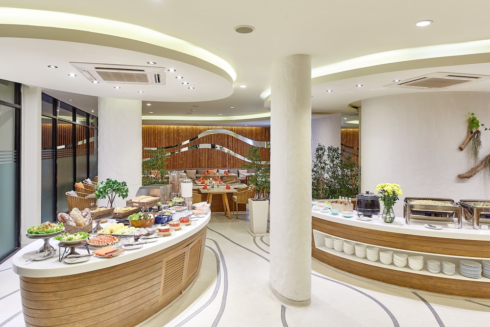 Bandara Beach Resort, Phuket — Restaurant in Ko Lon, Phuket Province