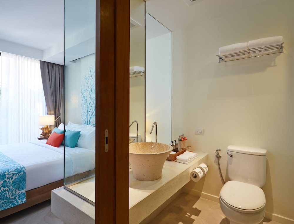Bandara Beach Resort, Phuket — Rooms in Ko Lon, Phuket Province