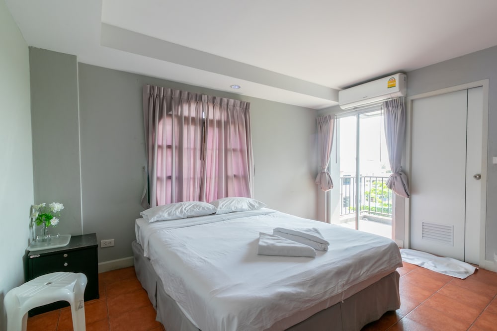 Resortel Lat Phrao 91 — Hotel rooms in Bangkok, Bangkok