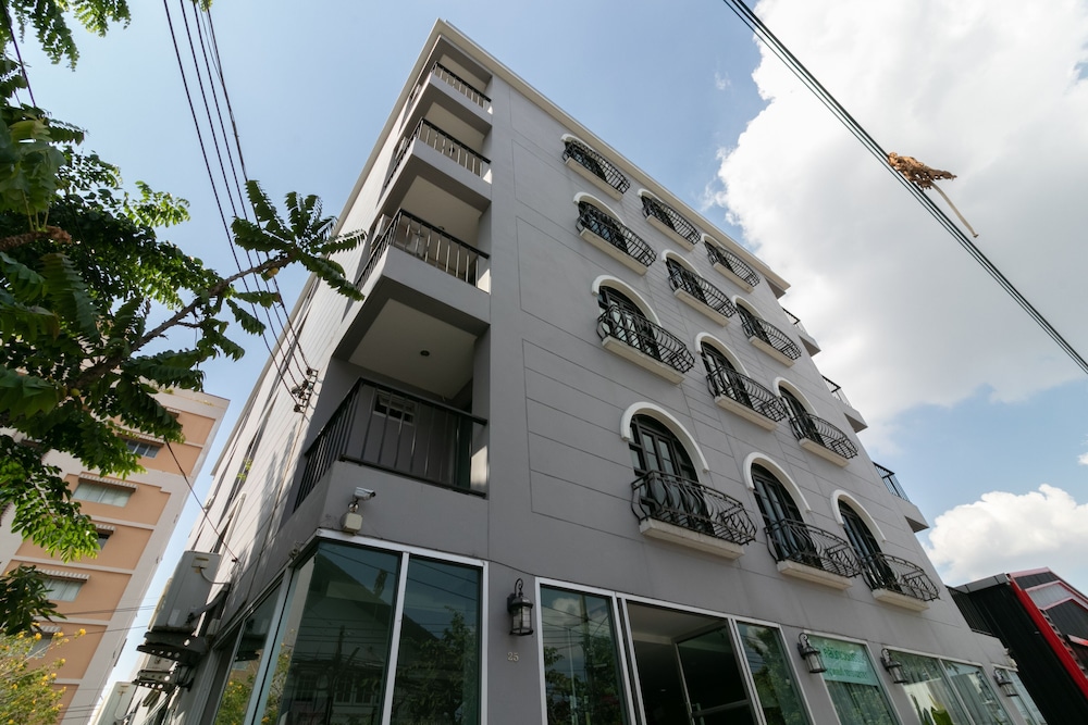 Resortel Lat Phrao 91 — Hotel building in Bangkok, Bangkok