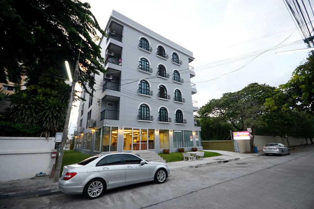 Resortel Lat Phrao 91 — Hotel building in Bangkok, Bangkok