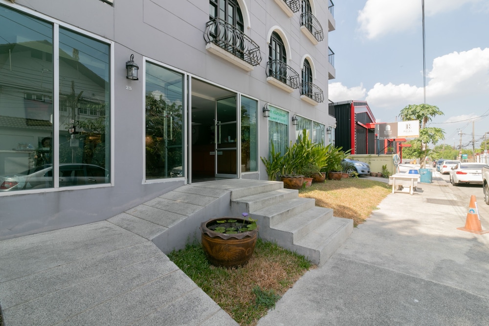 Resortel Lat Phrao 91 — Hotel building in Bangkok, Bangkok