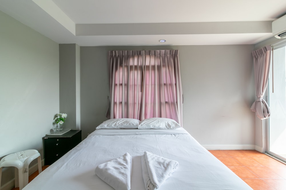 Resortel Lat Phrao 91 — Hotel rooms in Bangkok, Bangkok
