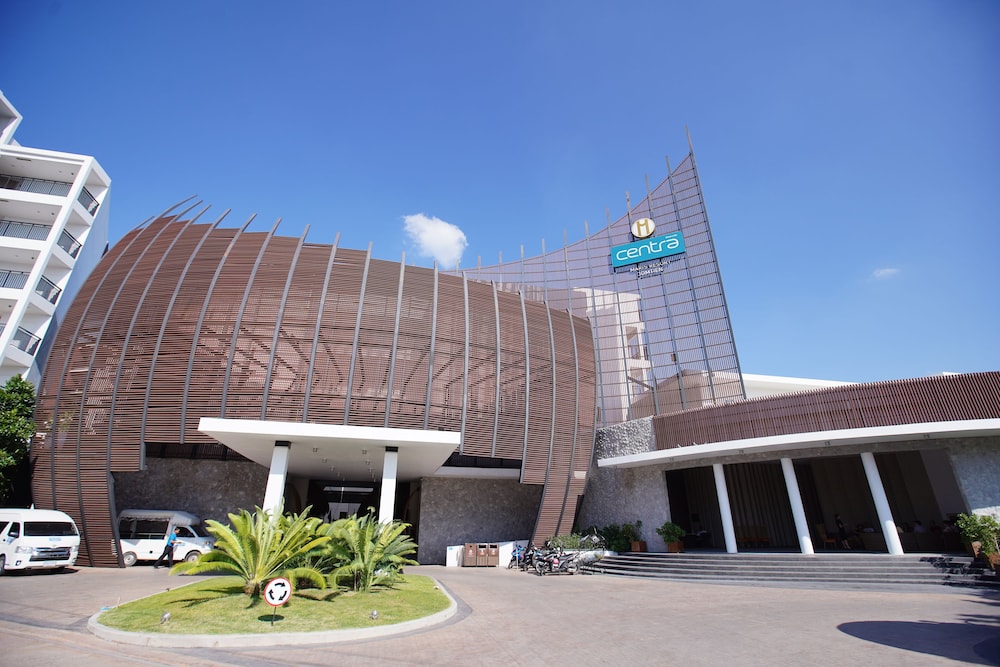 Centara Life Maris Resort Jomtien — Hotel building in Pattaya, Chonburi