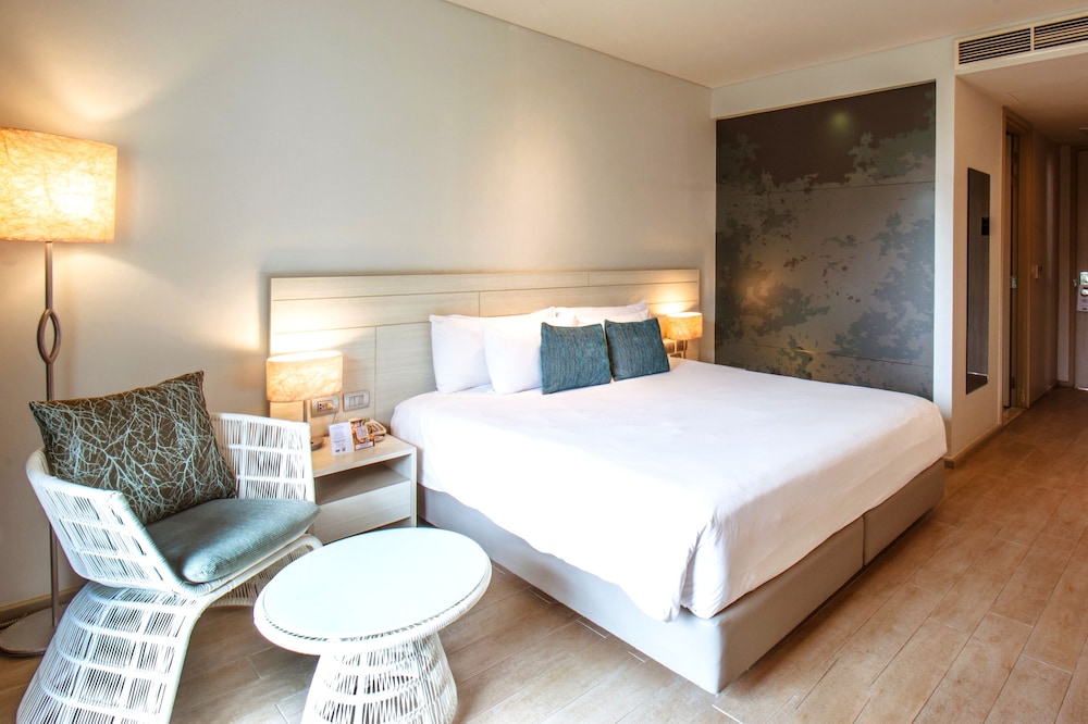 Centara Life Maris Resort Jomtien — Hotel rooms in Pattaya, Chonburi