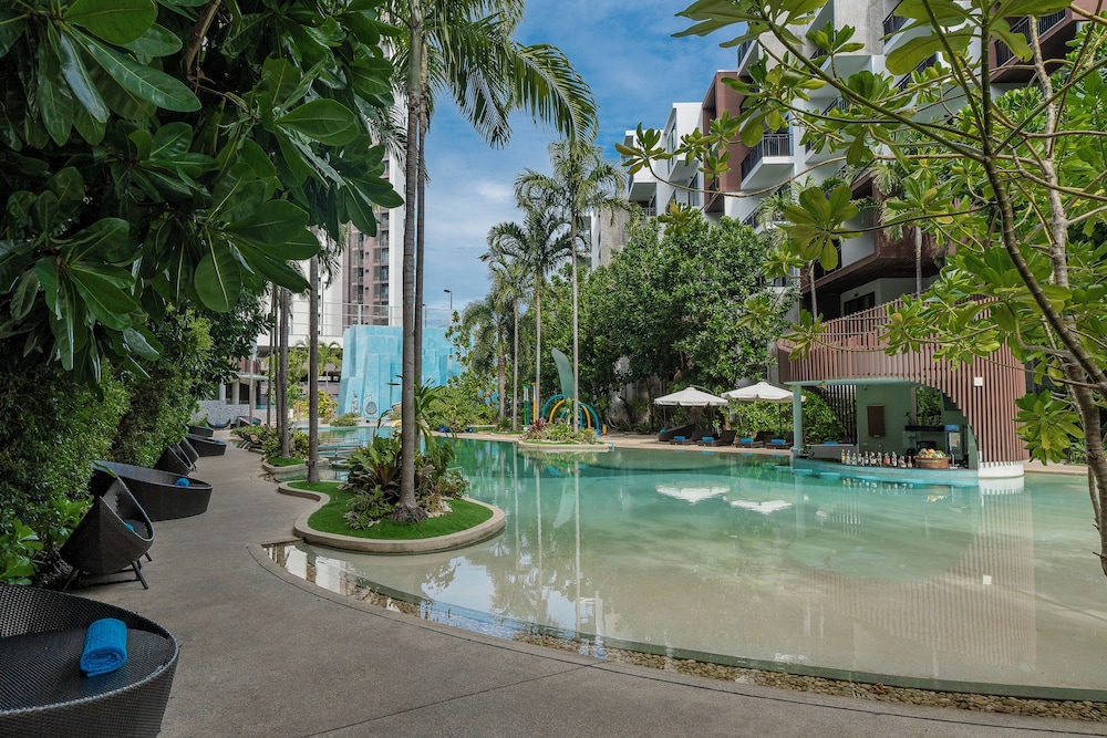 Centara Life Maris Resort Jomtien — Swimming pool in Pattaya, Chonburi