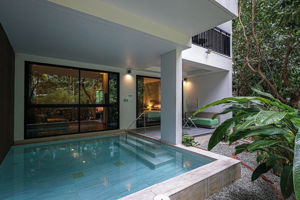 Centara Life Maris Resort Jomtien — Swimming pool in Pattaya, Chonburi