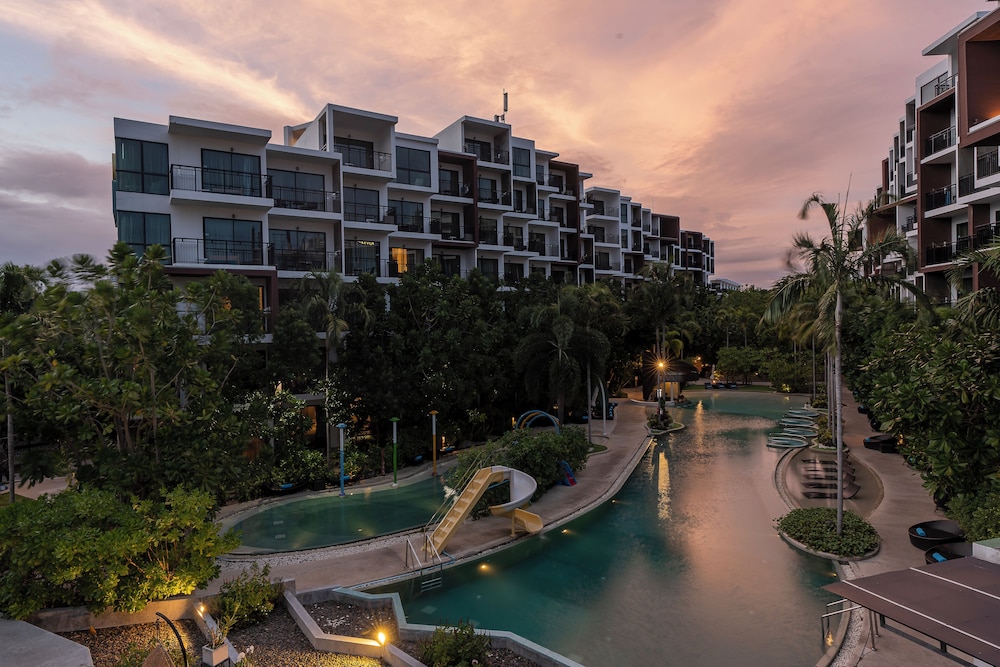 Centara Life Maris Resort Jomtien — Hotel building in Pattaya, Chonburi