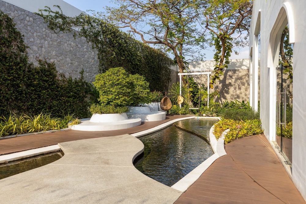 Centara Life Maris Resort Jomtien — Swimming pool in Pattaya, Chonburi
