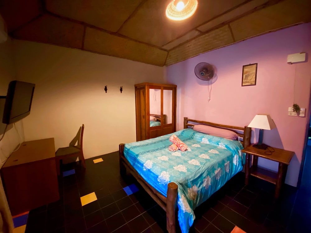 Shanti Lodge Phuket — Hotel rooms in Chalong, Phuket Province