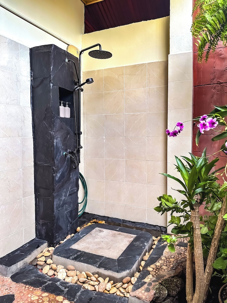 Shanti Lodge Phuket — Hotel rooms in Chalong, Phuket Province