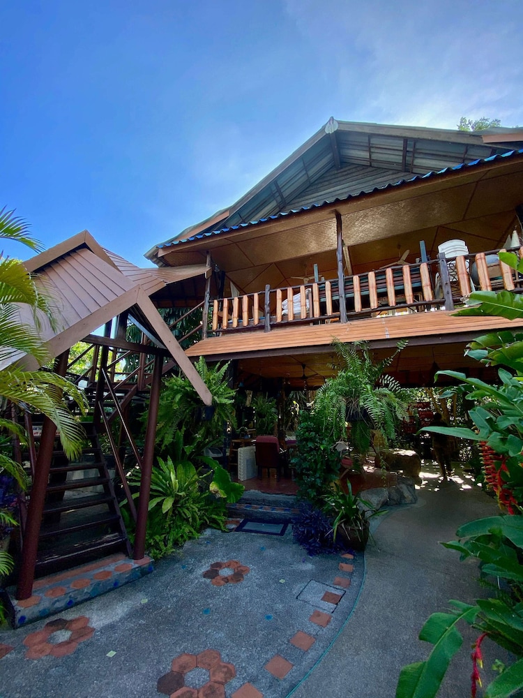 Shanti Lodge Phuket — Hotel building in Chalong, Phuket Province