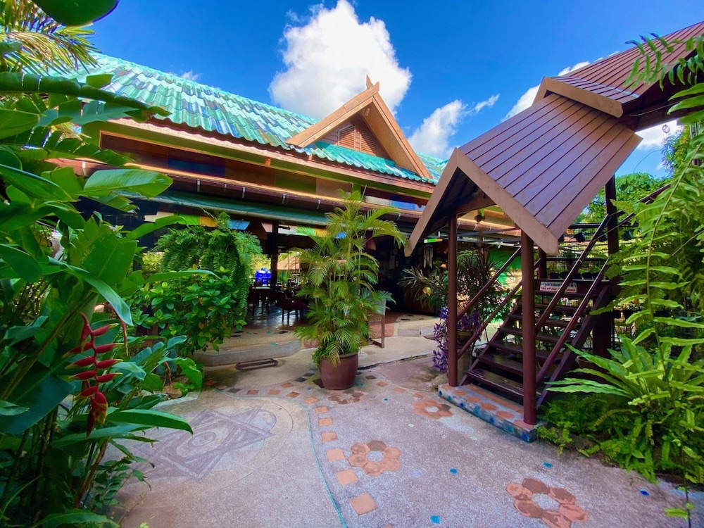 Shanti Lodge Phuket — Restaurant & bars in Chalong, Phuket Province