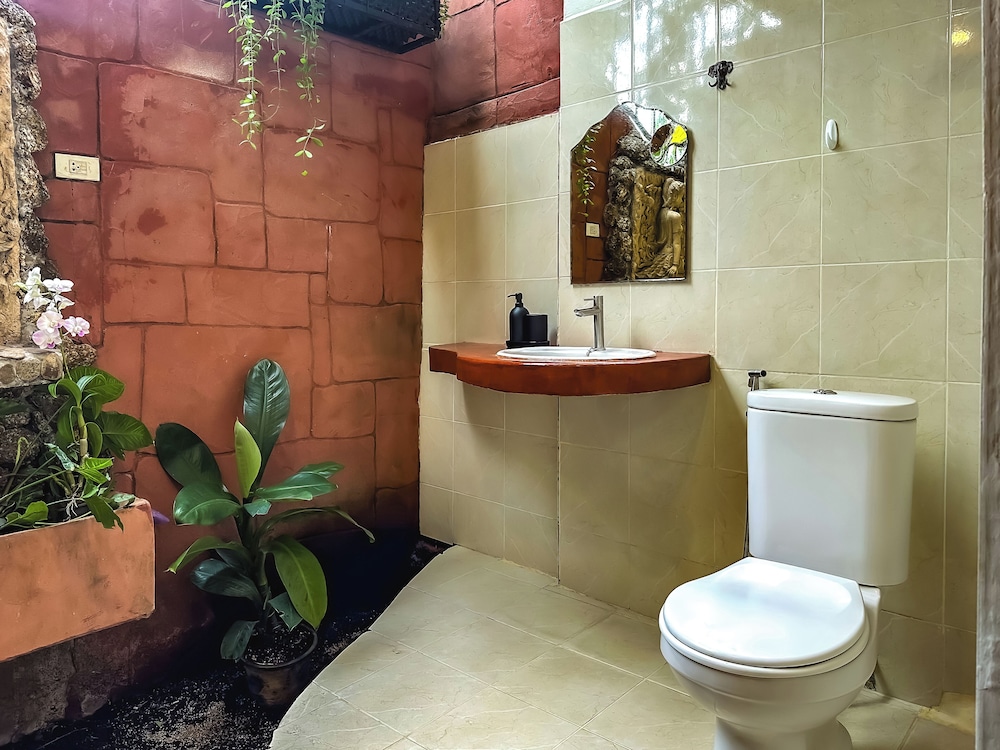 Shanti Lodge Phuket — Hotel rooms in Chalong, Phuket Province