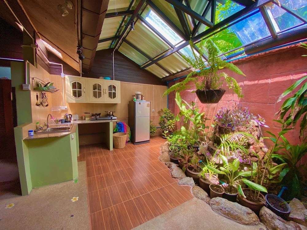 Shanti Lodge Phuket — Hotel rooms in Chalong, Phuket Province