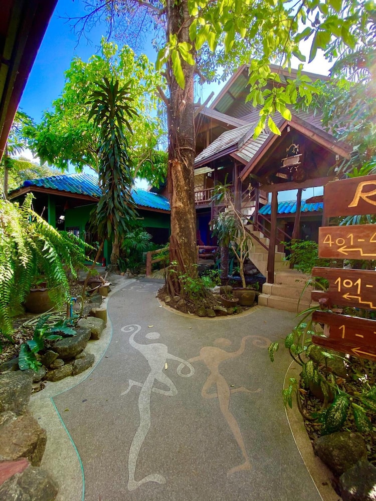 Shanti Lodge Phuket — Hotel building in Chalong, Phuket Province