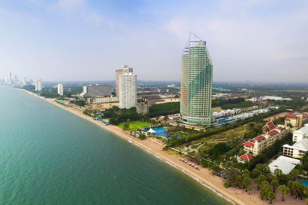 Mövenpick Siam Hotel Na Jomtien Pattaya — Beach in Sattahip, Chonburi