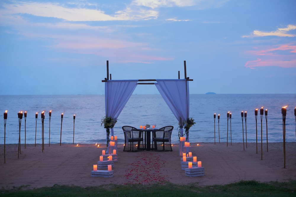 Mövenpick Siam Hotel Na Jomtien Pattaya — Hotel building in Sattahip, Chonburi