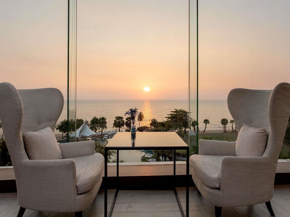 Mövenpick Siam Hotel Na Jomtien Pattaya — Beach in Sattahip, Chonburi
