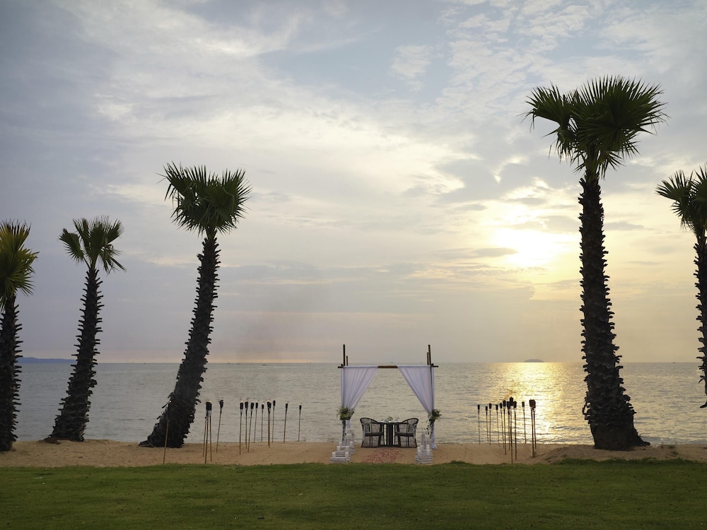 Mövenpick Siam Hotel Na Jomtien Pattaya — Beach in Sattahip, Chonburi