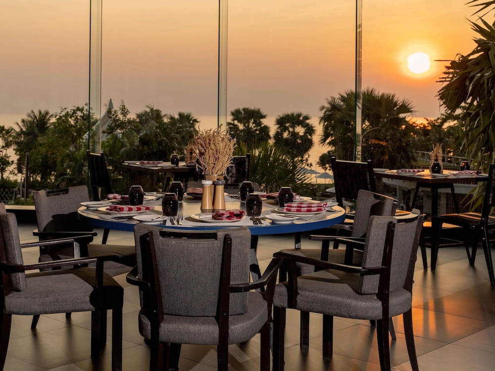 Mövenpick Siam Hotel Na Jomtien Pattaya — Restaurant & bars in Sattahip, Chonburi