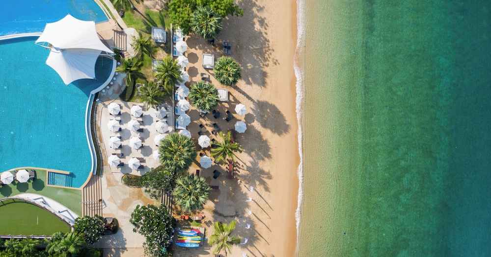 Mövenpick Siam Hotel Na Jomtien Pattaya — Beach in Sattahip, Chonburi