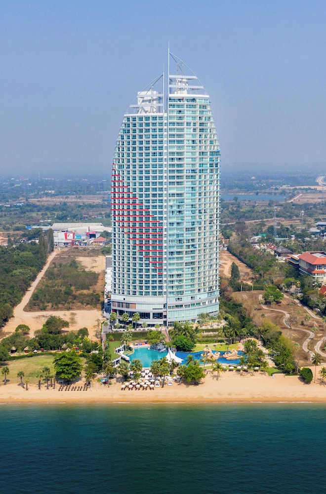 Mövenpick Siam Hotel Na Jomtien Pattaya — Hotel building in Sattahip, Chonburi