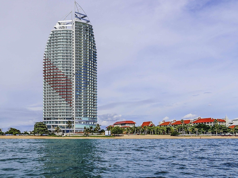 Mövenpick Siam Hotel Na Jomtien Pattaya — Hotel building in Sattahip, Chonburi