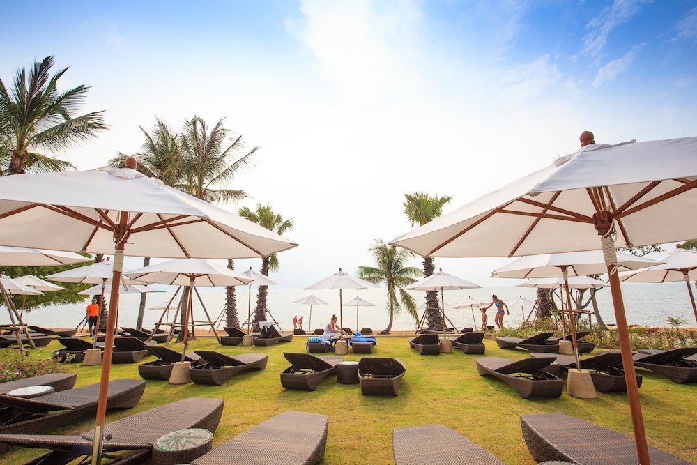 Mövenpick Siam Hotel Na Jomtien Pattaya — Beach in Sattahip, Chonburi