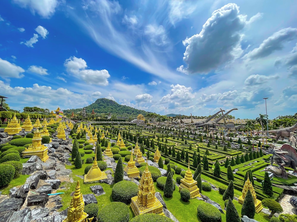 Mövenpick Siam Hotel Na Jomtien Pattaya — Attractions in the area in Sattahip, Chonburi