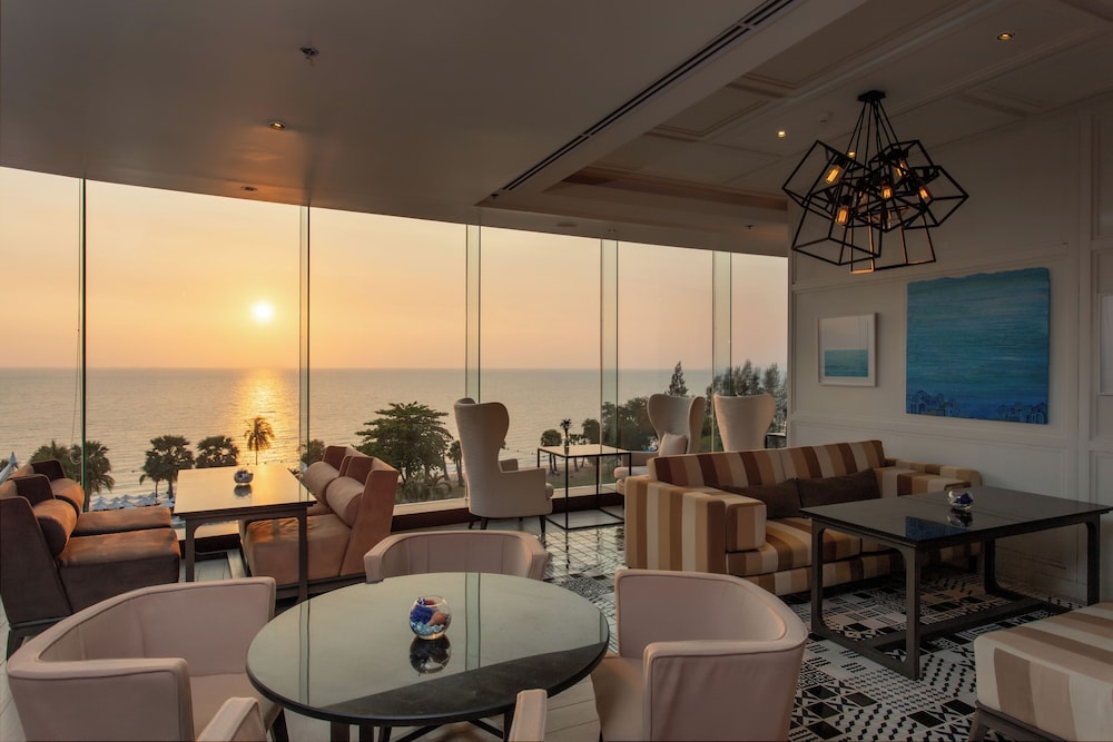 Mövenpick Siam Hotel Na Jomtien Pattaya — Restaurant & bars in Sattahip, Chonburi