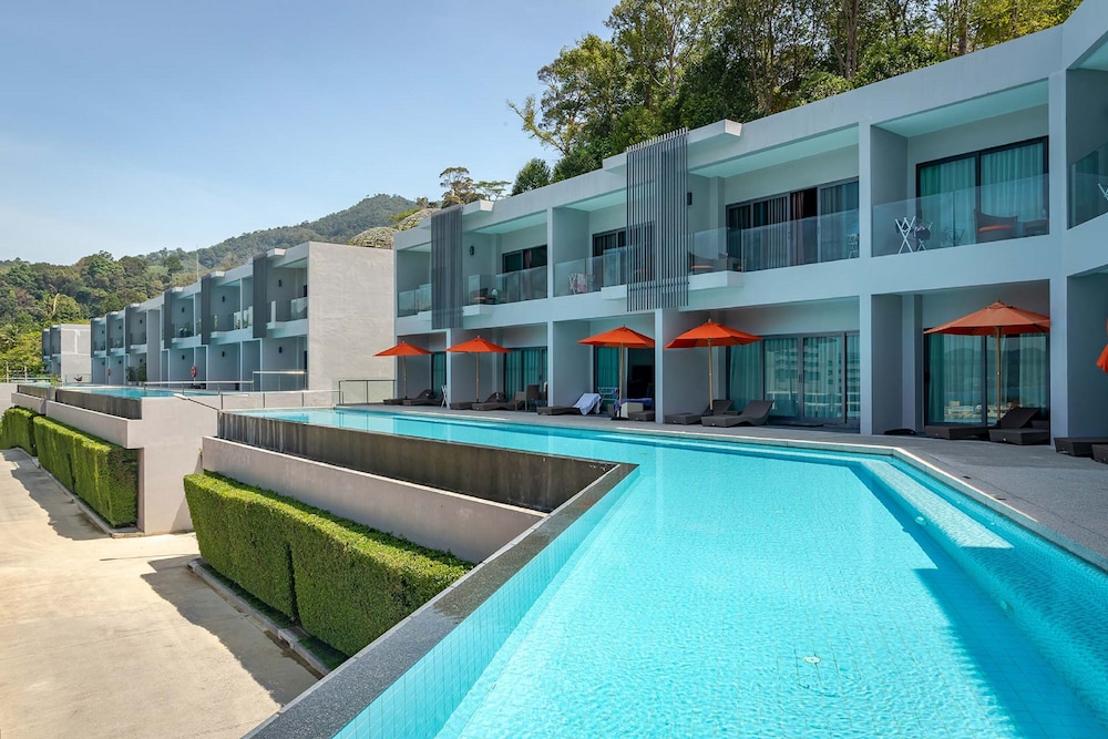 Patong Bay Hill Resort — Hotel building in Patong Beach, Phuket Province
