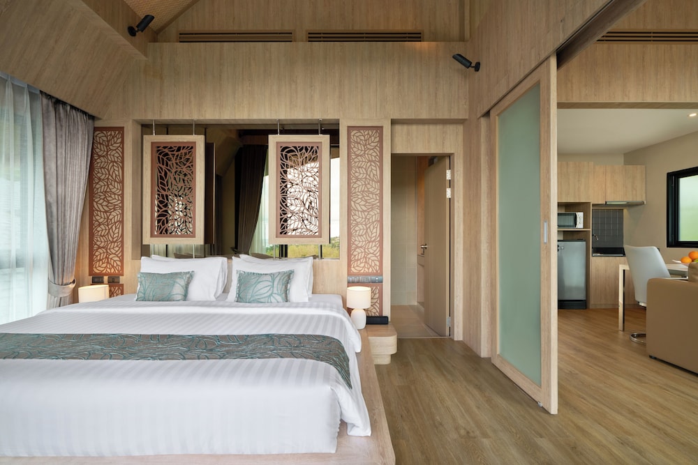 Patong Bay Hill Resort — Hotel rooms in Patong Beach, Phuket Province