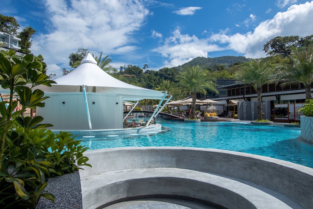Patong Bay Hill Resort — Swimming pool in Patong Beach, Phuket Province