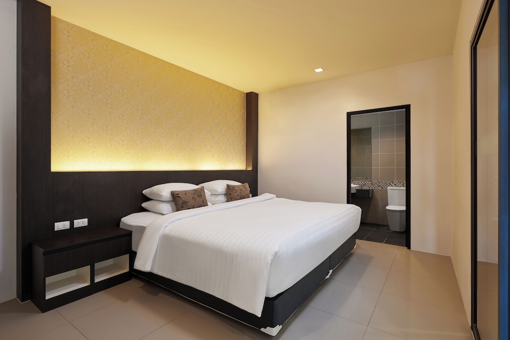 Patong Bay Hill Resort — Hotel rooms in Patong Beach, Phuket Province
