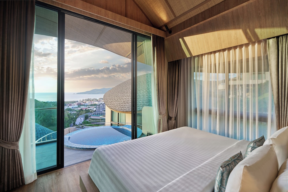 Patong Bay Hill Resort — Hotel rooms in Patong Beach, Phuket Province