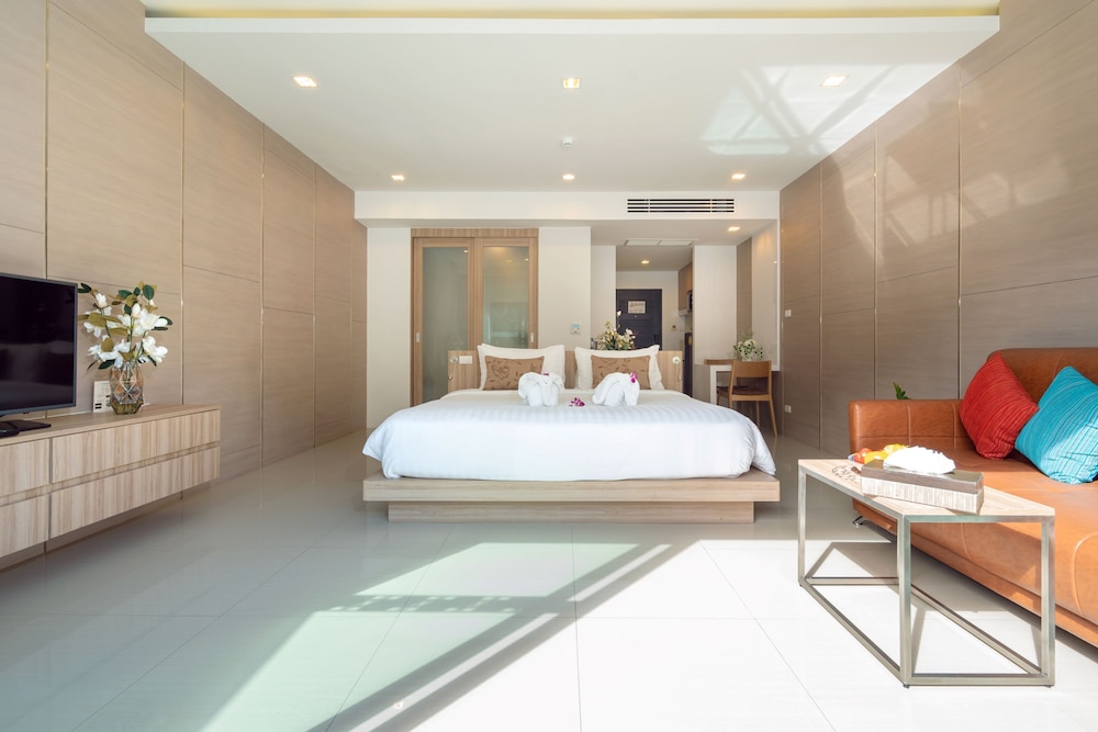 Patong Bay Hill Resort — Hotel rooms in Patong Beach, Phuket Province