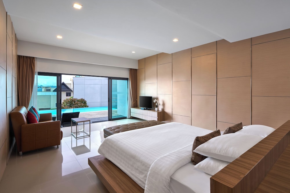 Patong Bay Hill Resort — Hotel rooms in Patong Beach, Phuket Province