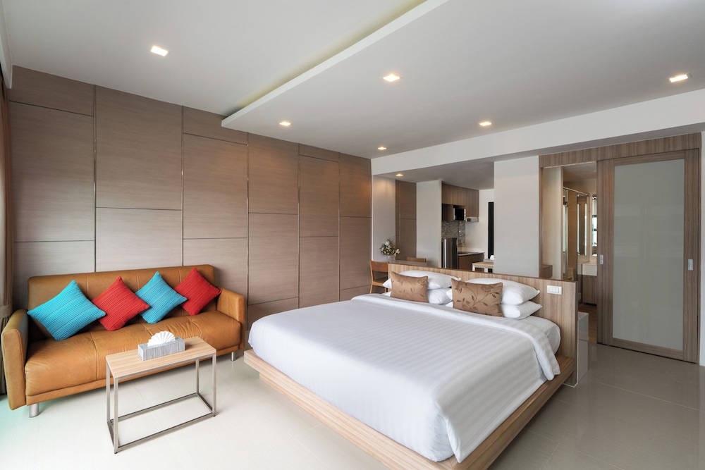 Patong Bay Hill Resort — Hotel rooms in Patong Beach, Phuket Province