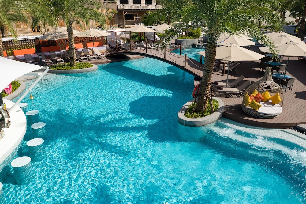 Patong Bay Hill Resort — Swimming pool in Patong Beach, Phuket Province