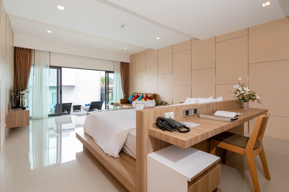 Patong Bay Hill Resort — Hotel rooms in Patong Beach, Phuket Province