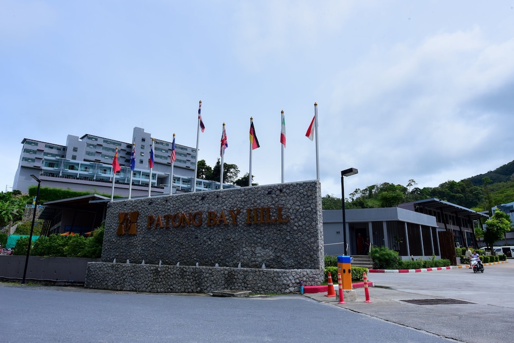 Patong Bay Hill Resort — Hotel building in Patong Beach, Phuket Province