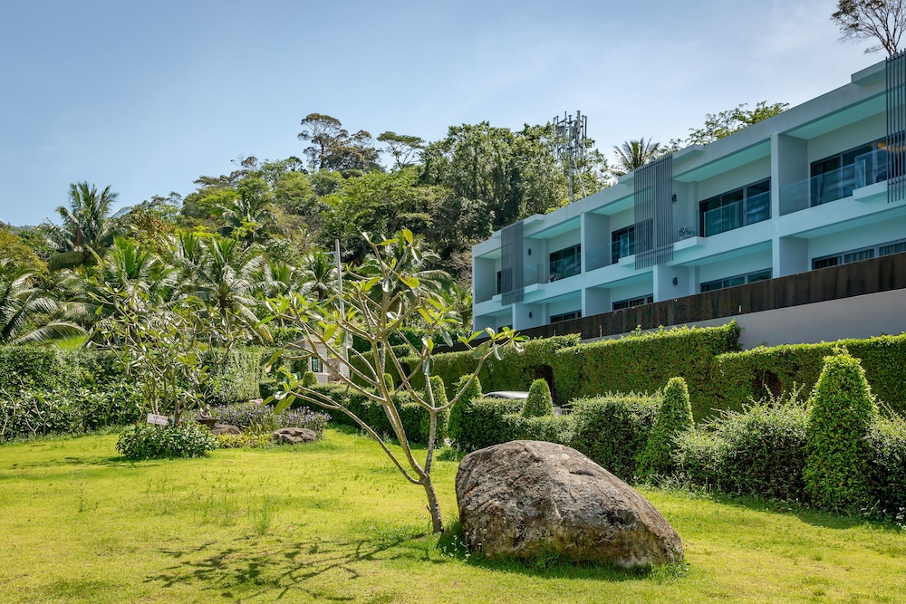 Patong Bay Hill Resort — Hotel building in Patong Beach, Phuket Province