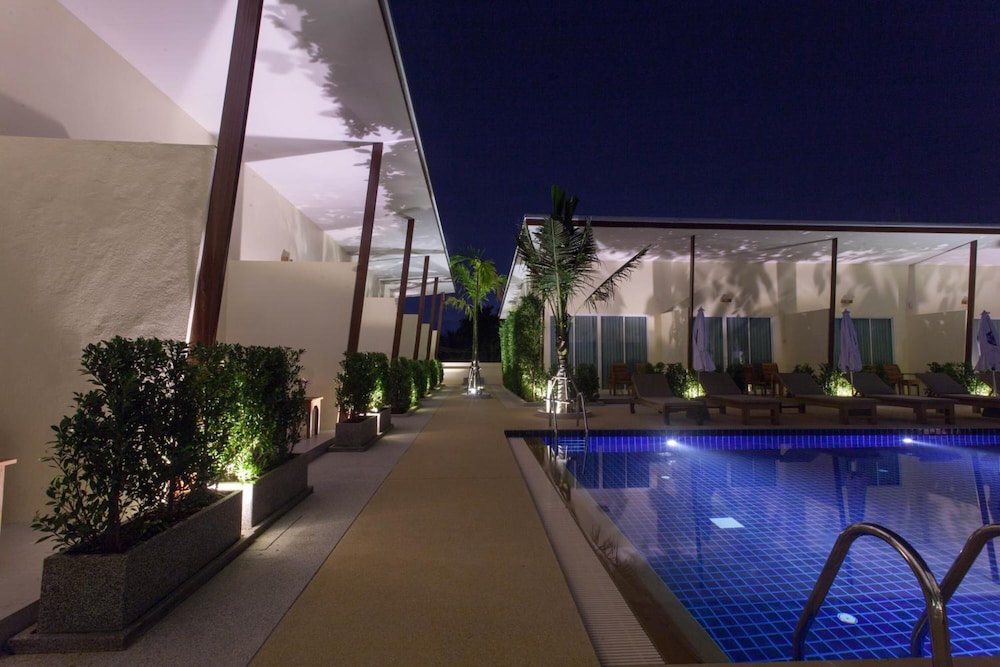 Chalong Princess Pool Villa Resort — Swimming pool in Chalong, Phuket Province