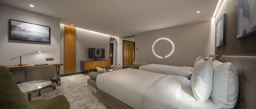 Hilton Istanbul Maslak — Hotel rooms in Istanbul, Istanbul