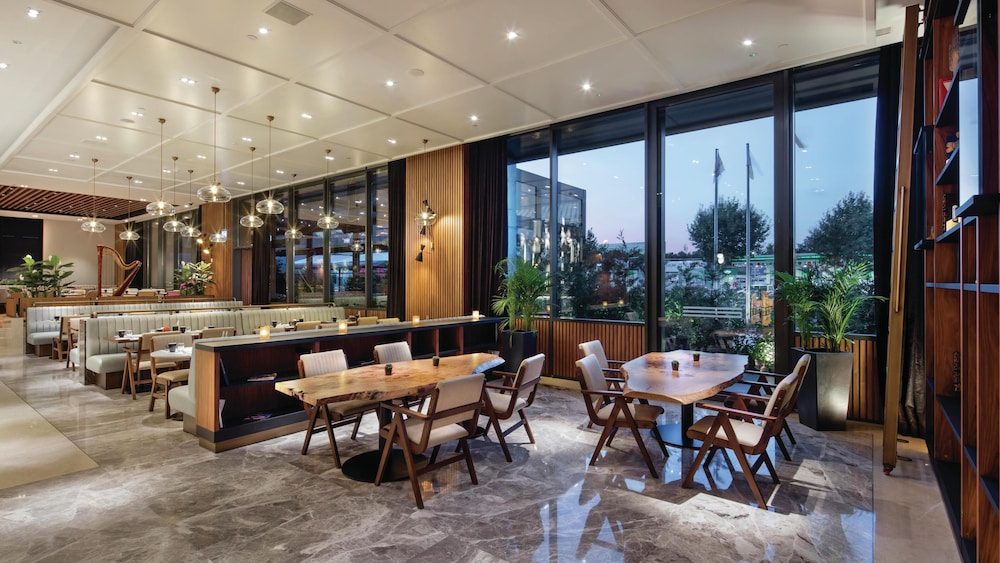 Hilton Istanbul Maslak — Restaurant & bars in Istanbul, Istanbul