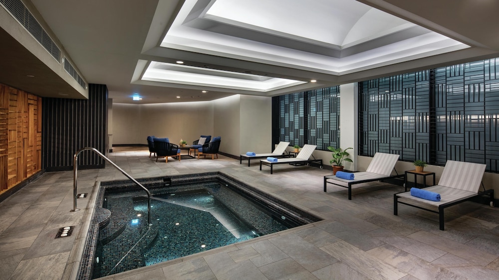 Hilton Istanbul Maslak — Swimming pool in Istanbul, Istanbul